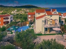 Apartm&aacute;nov&yacute; dom s baz&eacute;nom &ndash; Rogoznica