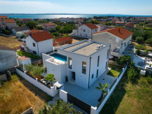 Samostatne stojaca vila pri Zadare, Vrsi