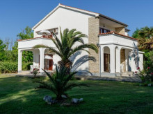Apartm&aacute;nov&yacute; dom s veľk&yacute;m pozemkom &ndash; Privlaka
