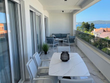 Penthouse so s&uacute;kromn&yacute;m baz&eacute;nom pri Zadare
