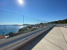 Luxusný penthouse s strešnou terasou a výhľadom na more – Sevid, okolie Trogiru