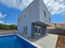 Vila s bazénom na Vire