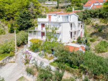 Dom s apartmánmi na Omišskej riviére