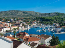 Stredomorsk&aacute; vila na Brači