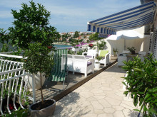 Dom 30 m od mora na Čiove