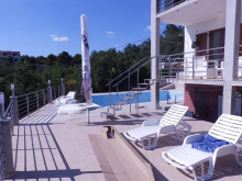 Apartmánový dom s bazénom v Zatone