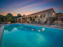 Luxusn&aacute; kamenn&aacute; vila v Rogoznici