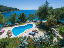 Luxusn&aacute; vila pri mori na ostrove Brač
