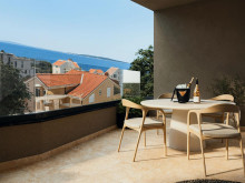 Apartm&aacute;ny s v&yacute;hľadom na more v Mandre
