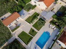 Kamenn&aacute; vila na Brači