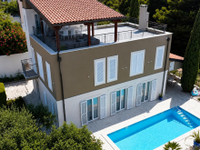 Vila s baz&eacute;nom a stre&scaron;nou terasou na Brači